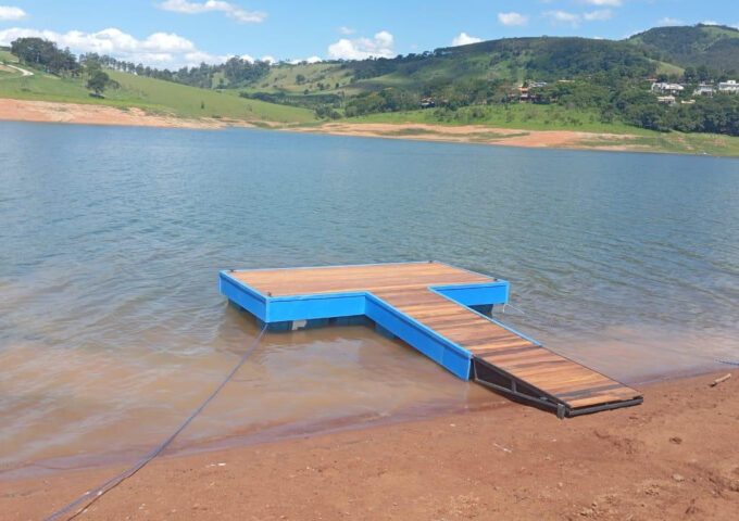 Doca flutuante na Represa Jaguari, no Terras de Santa Maria