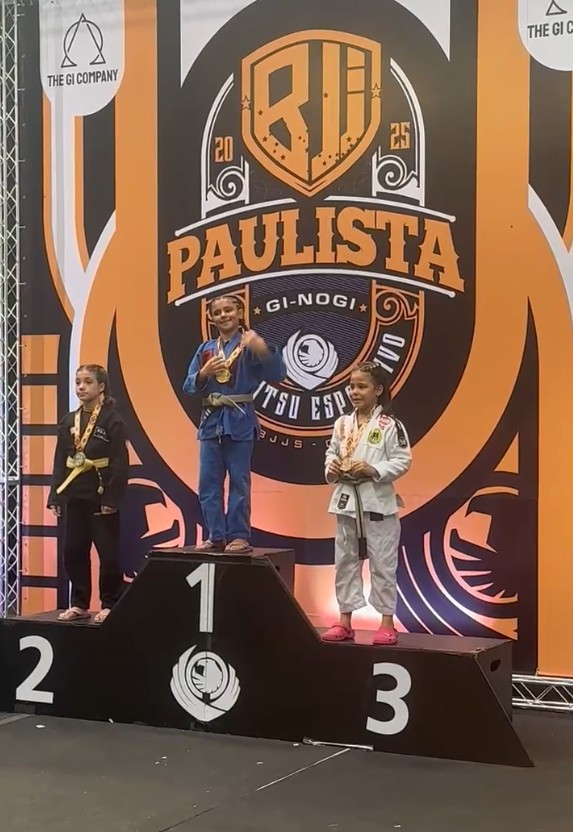 Marcela no pódio Paulista BJJE 2025